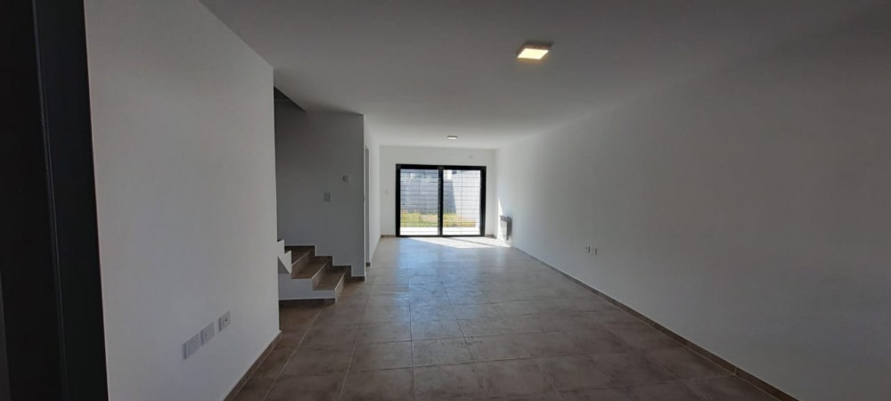 DÚPLEX A LA VENTA EN NUEVA URCA